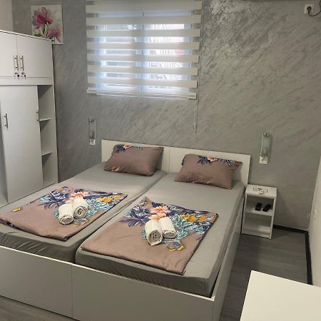 Apartments Glitter โมสตาร์ ภายนอก รูปภาพ